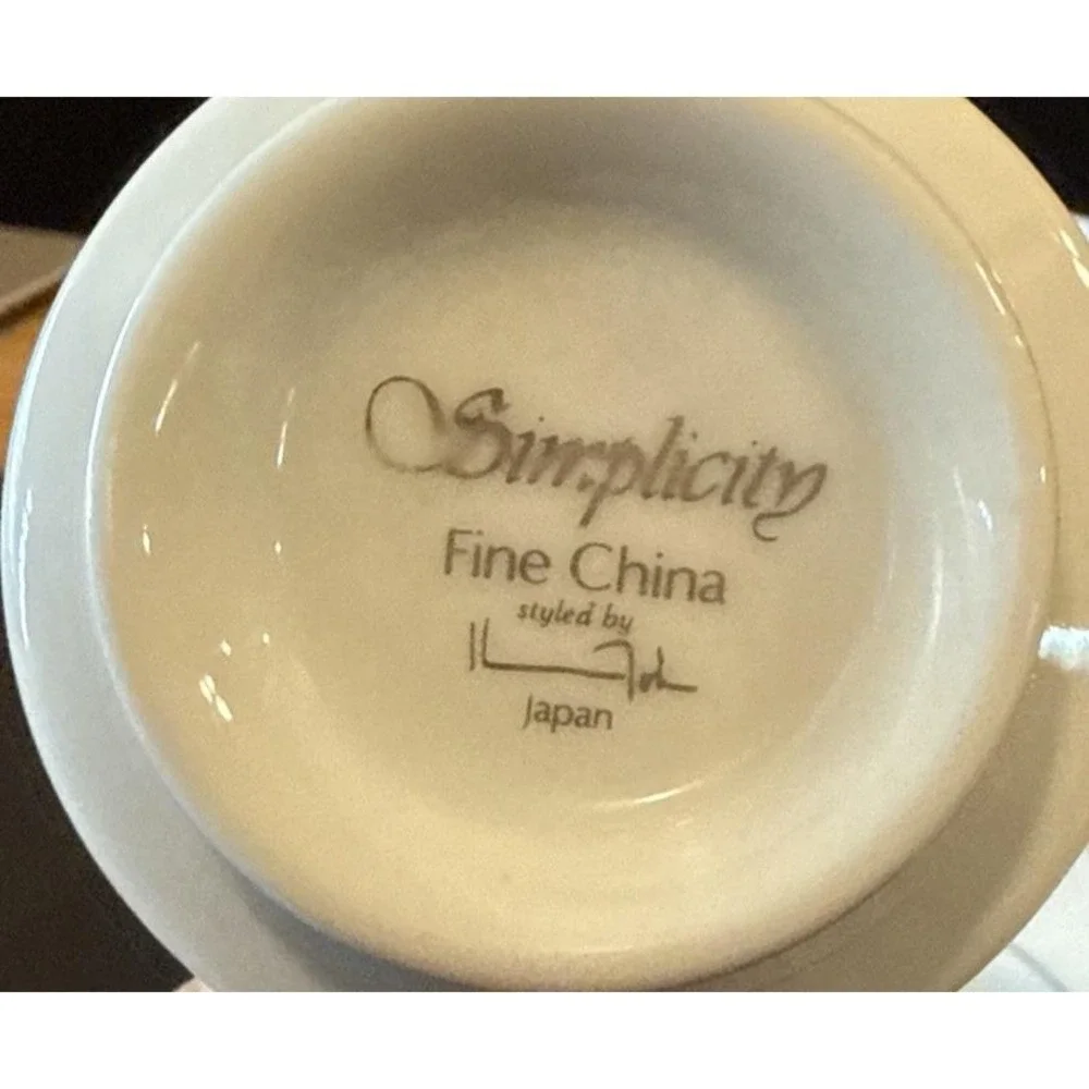 Simplicity Fine China Japan White Silver‎ Trim 3 Footed Tea Cups 2 Saucers VTG